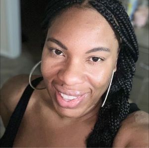 Meet your Posher, Simone